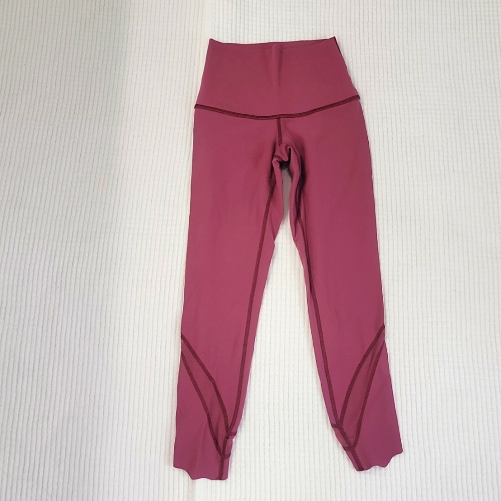 Lululemon SZ 2 Scallop Crop Leggings